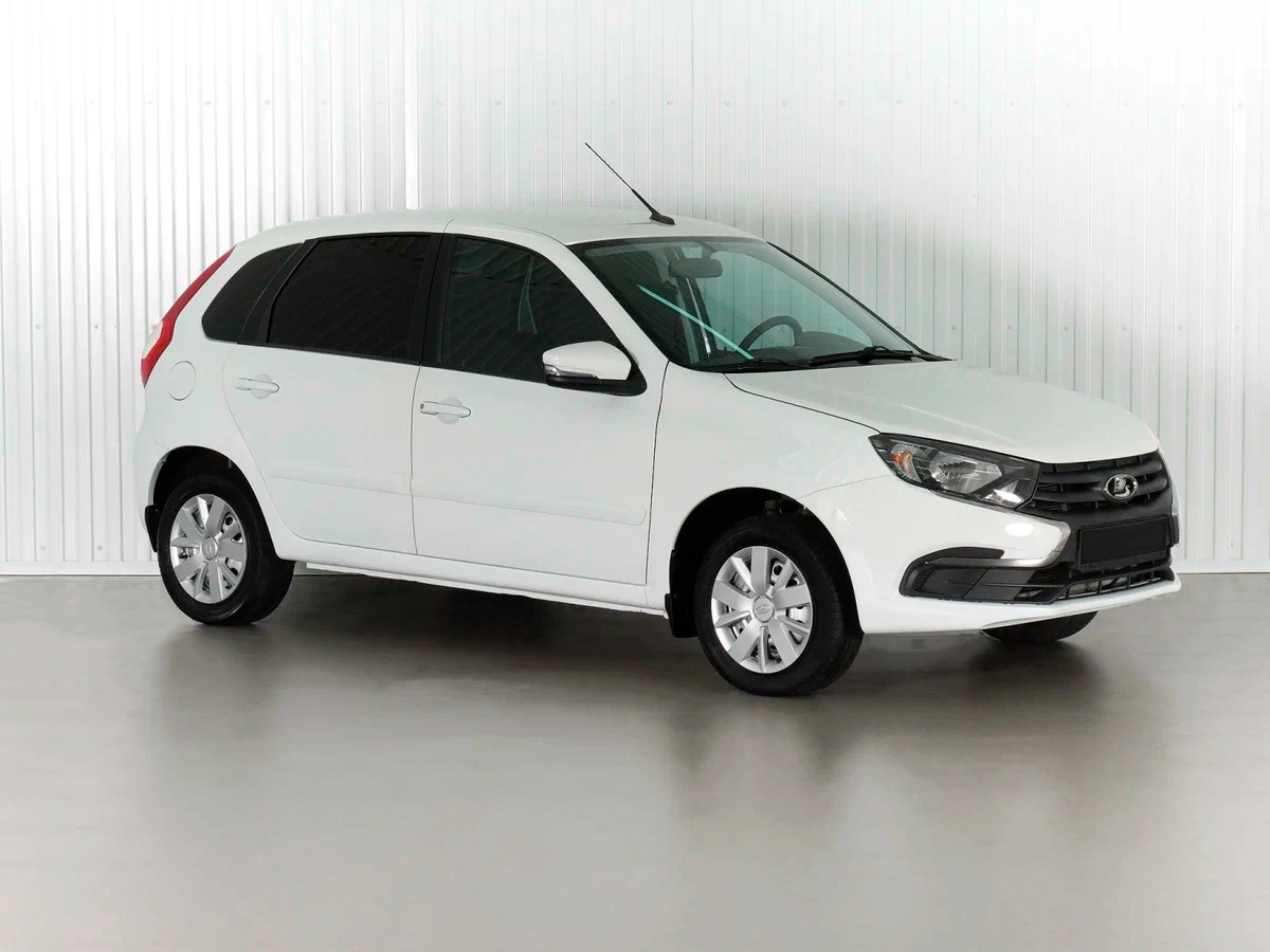 Lada Granta Хэтчбек - фото №1