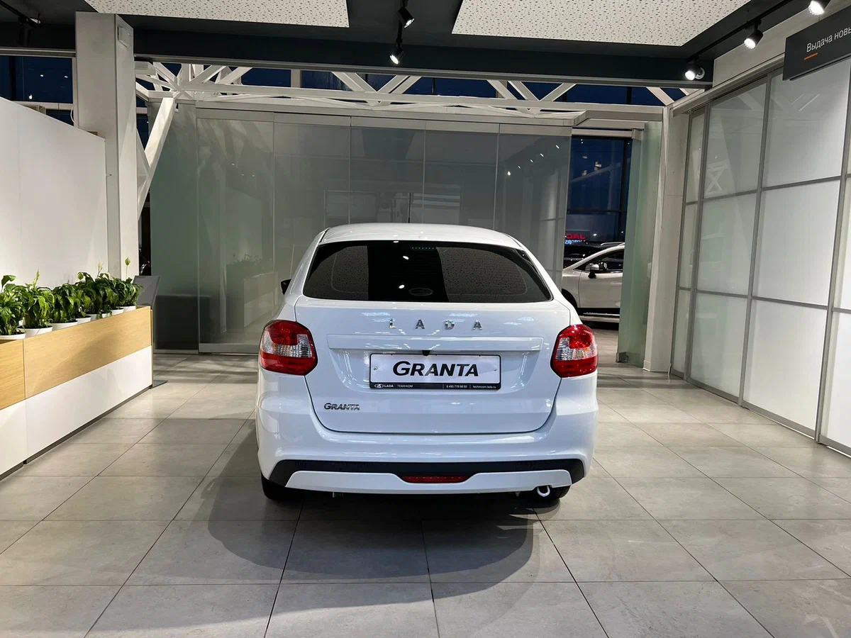 Lada Granta Лифтбек - фото №4